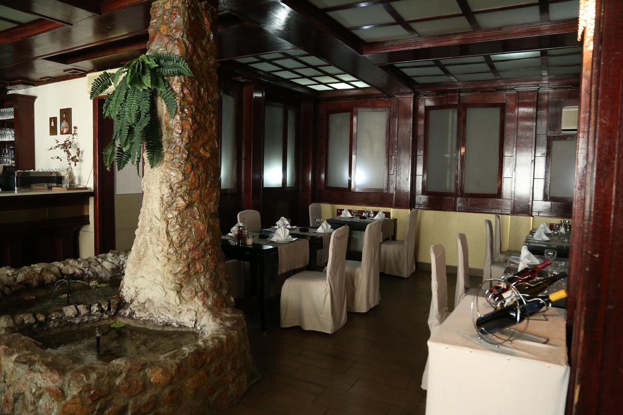 B&B Vila Bela Ruza Sremska Mitrovica Dış mekan fotoğraf
