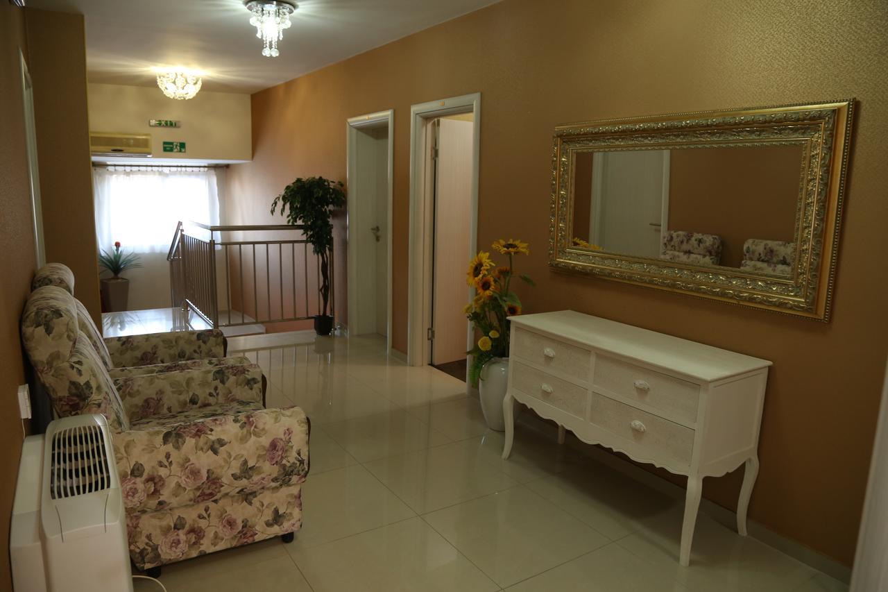 B&B Vila Bela Ruza Sremska Mitrovica Dış mekan fotoğraf