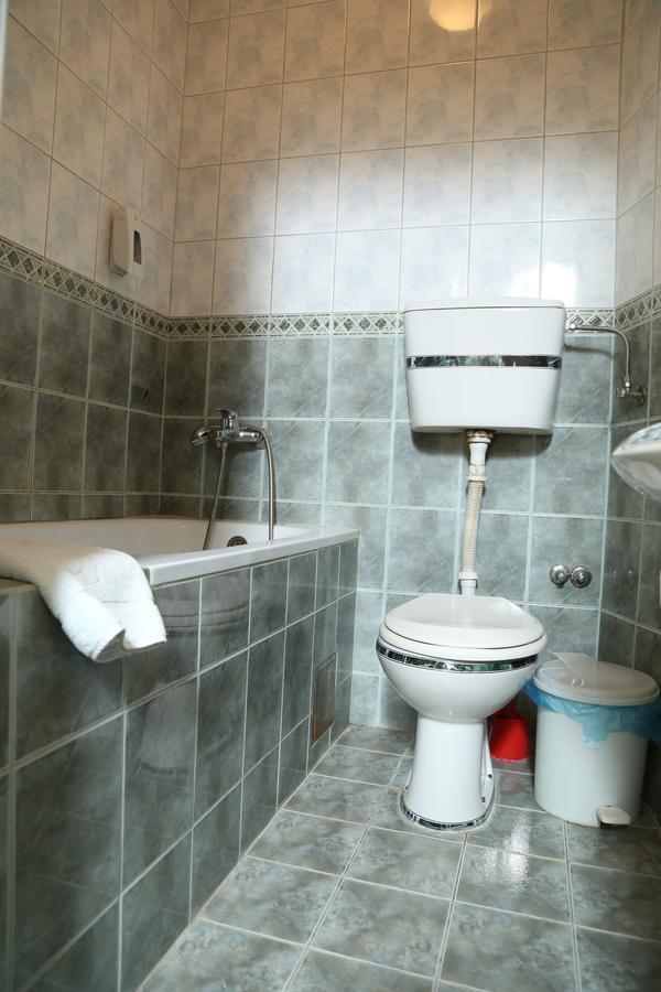 B&B Vila Bela Ruza Sremska Mitrovica Dış mekan fotoğraf