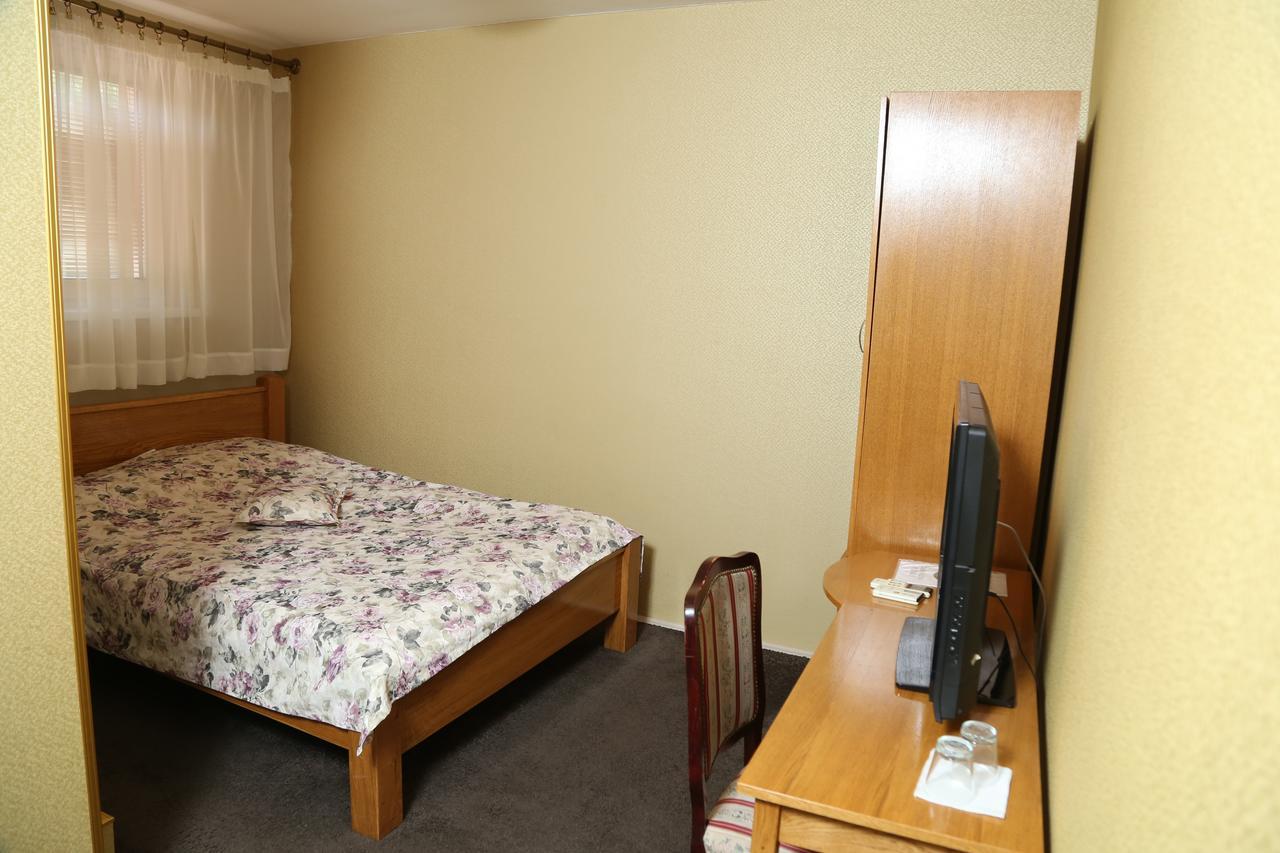 B&B Vila Bela Ruza Sremska Mitrovica Dış mekan fotoğraf