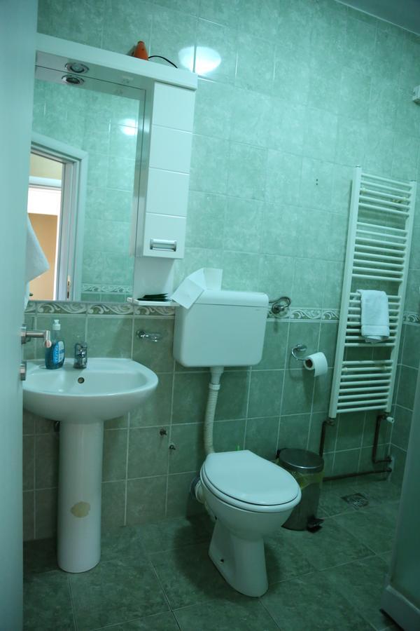 B&B Vila Bela Ruza Sremska Mitrovica Dış mekan fotoğraf
