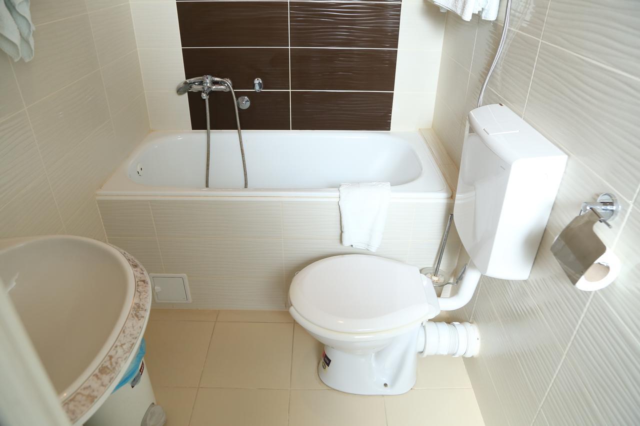 B&B Vila Bela Ruza Sremska Mitrovica Dış mekan fotoğraf