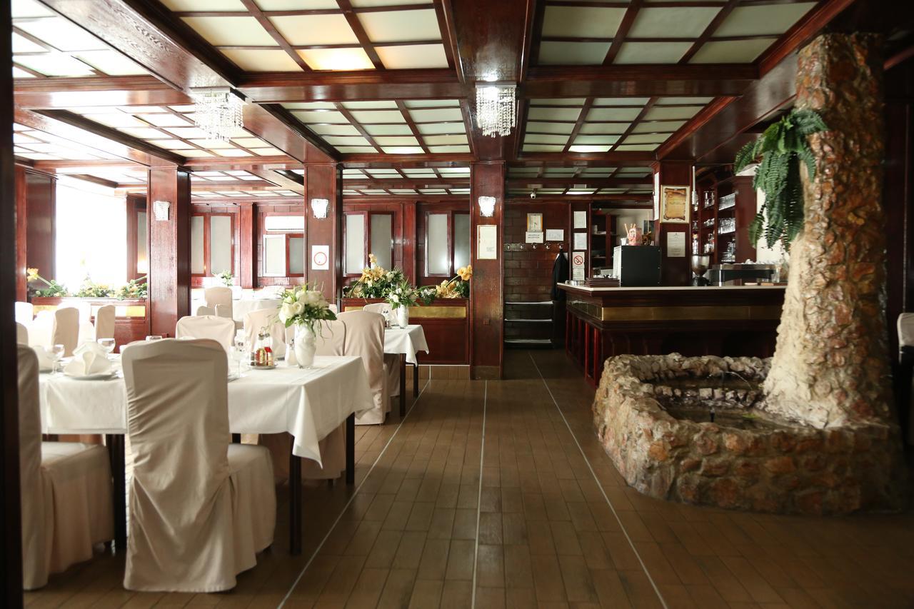 B&B Vila Bela Ruza Sremska Mitrovica Dış mekan fotoğraf