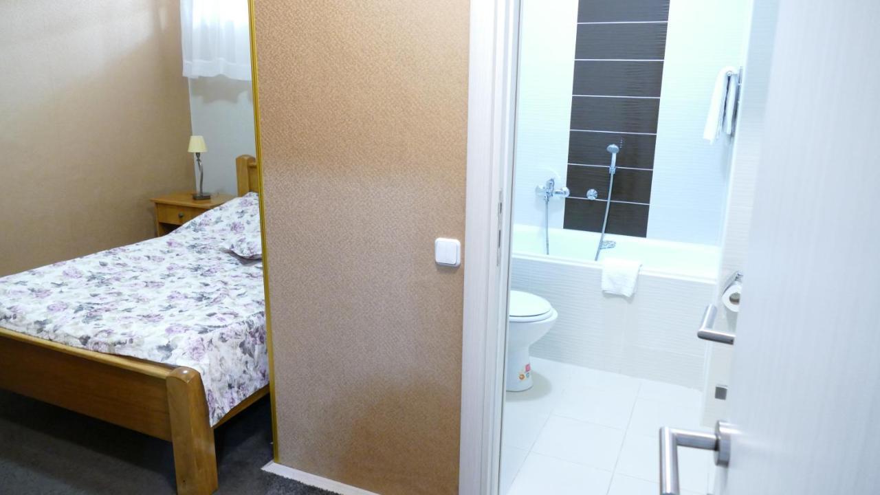 B&B Vila Bela Ruza Sremska Mitrovica Dış mekan fotoğraf