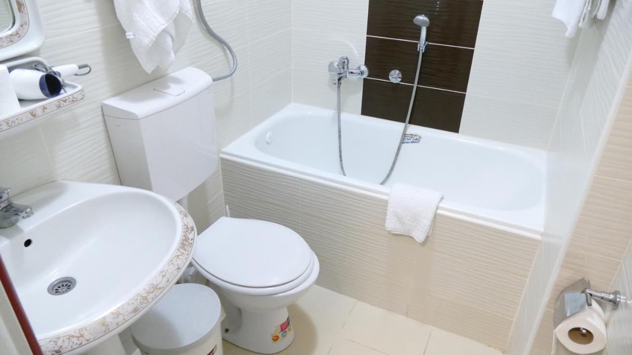 B&B Vila Bela Ruza Sremska Mitrovica Dış mekan fotoğraf