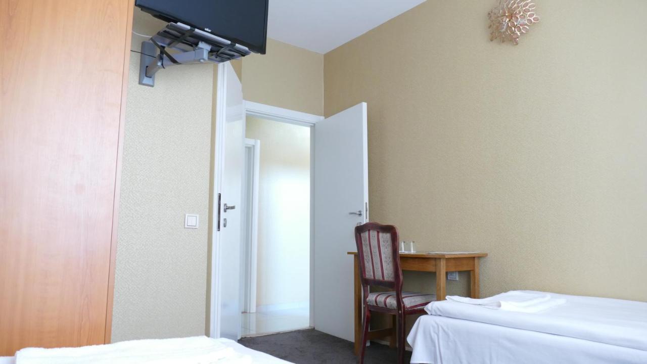 B&B Vila Bela Ruza Sremska Mitrovica Dış mekan fotoğraf