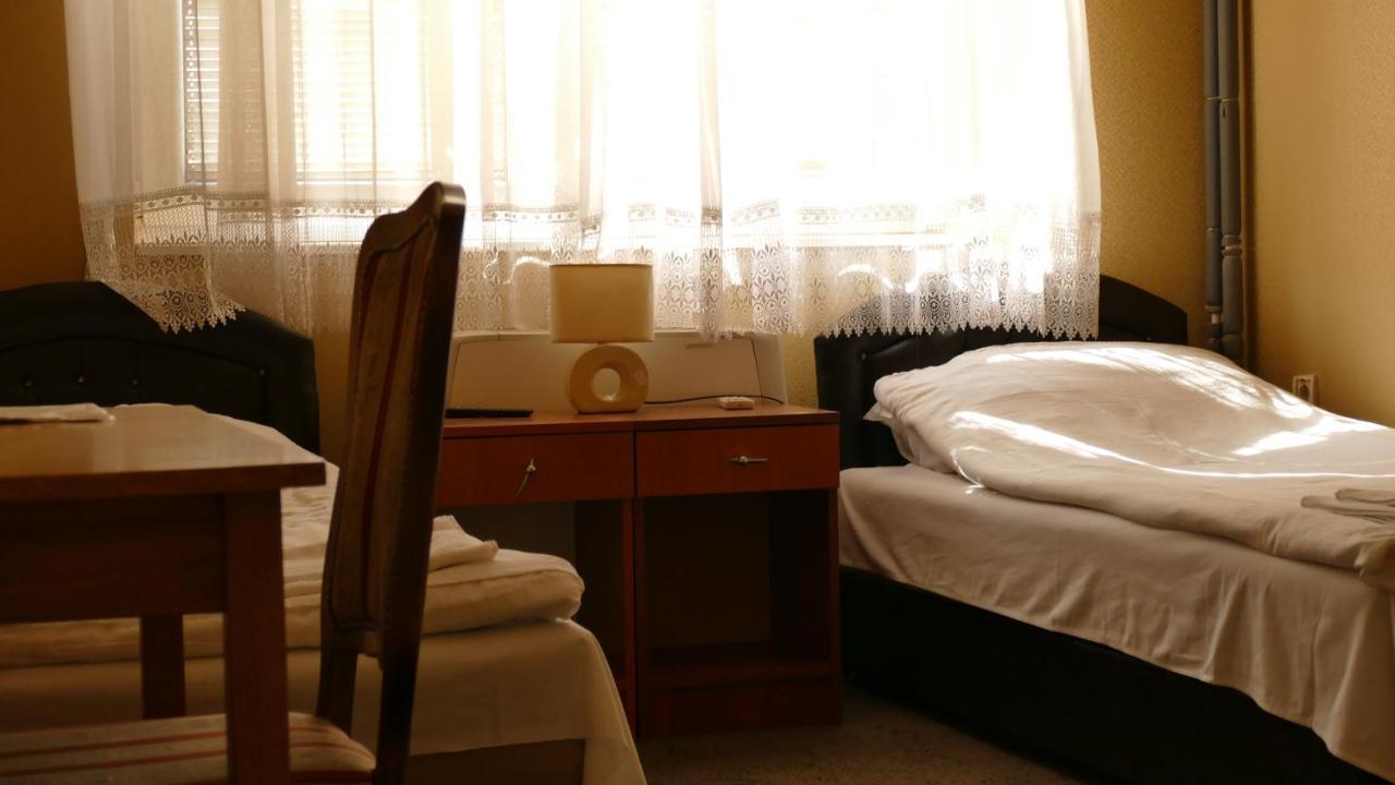 B&B Vila Bela Ruza Sremska Mitrovica Dış mekan fotoğraf